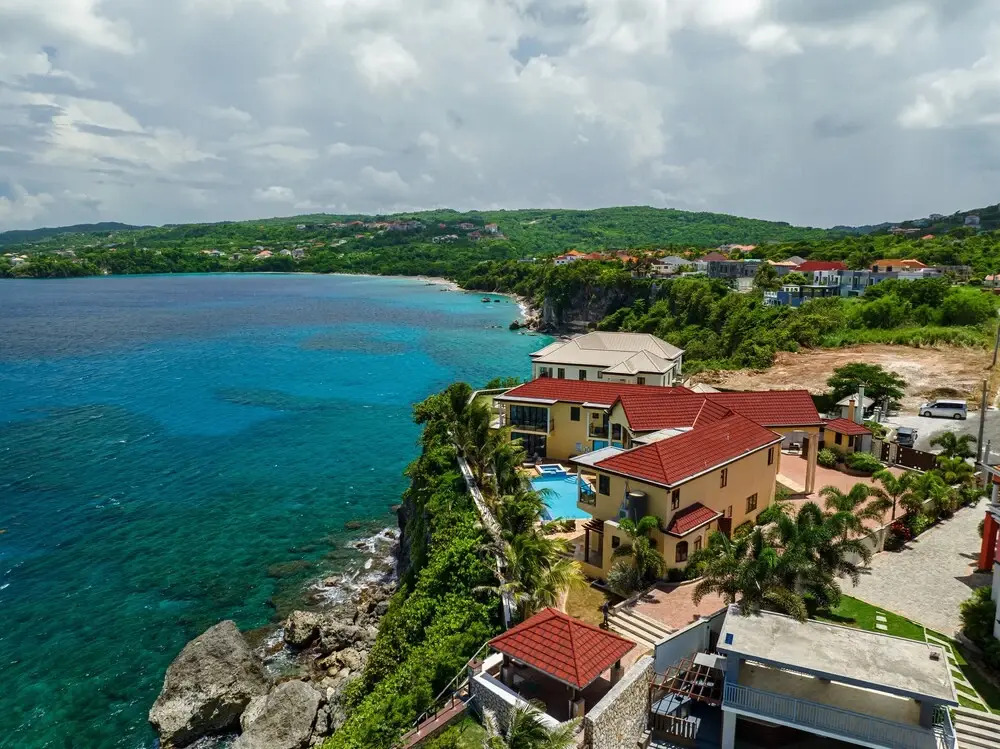 Breathaking Luxury Cliffside Villa