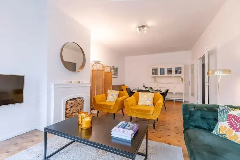 Comfy 1-bedroom Apartment With Side Seaview