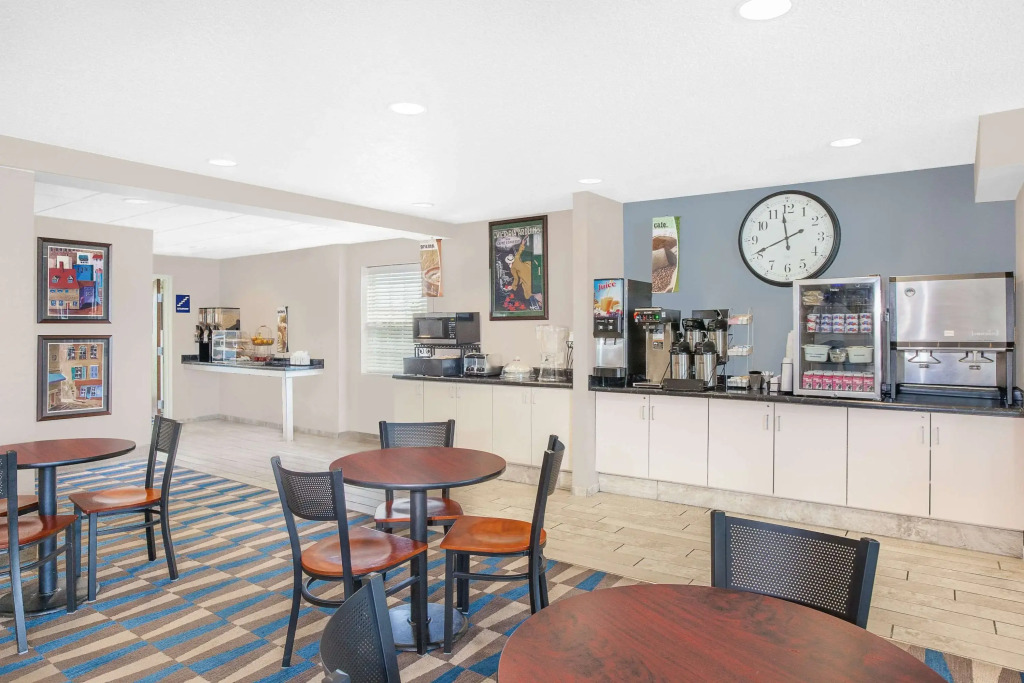 AmericInn by Wyndham Clear Lake