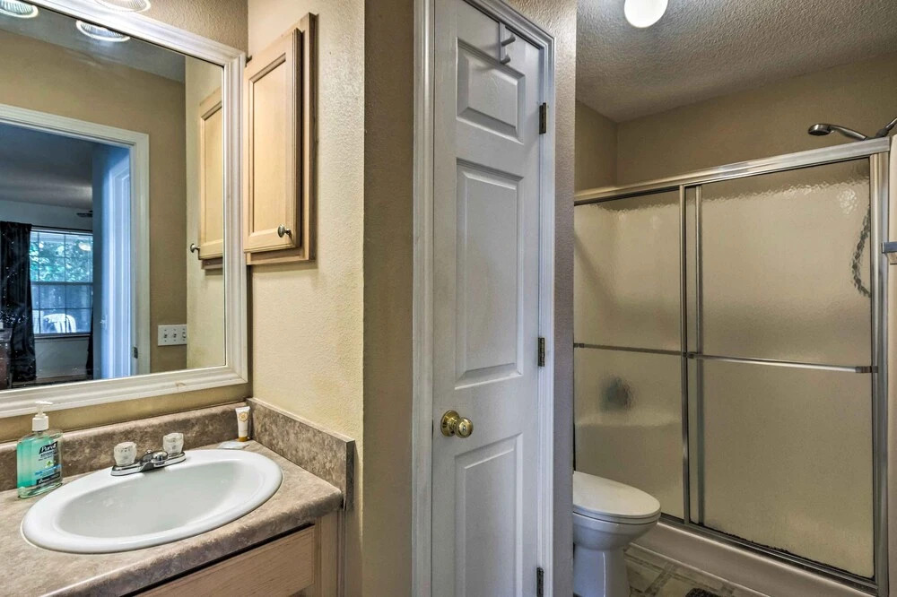 Cute Pensacola Townhome ~ 9 Mi to Downtown!