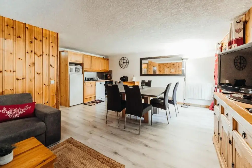 Charming apartment with balconies 5min from the Bettex gondola