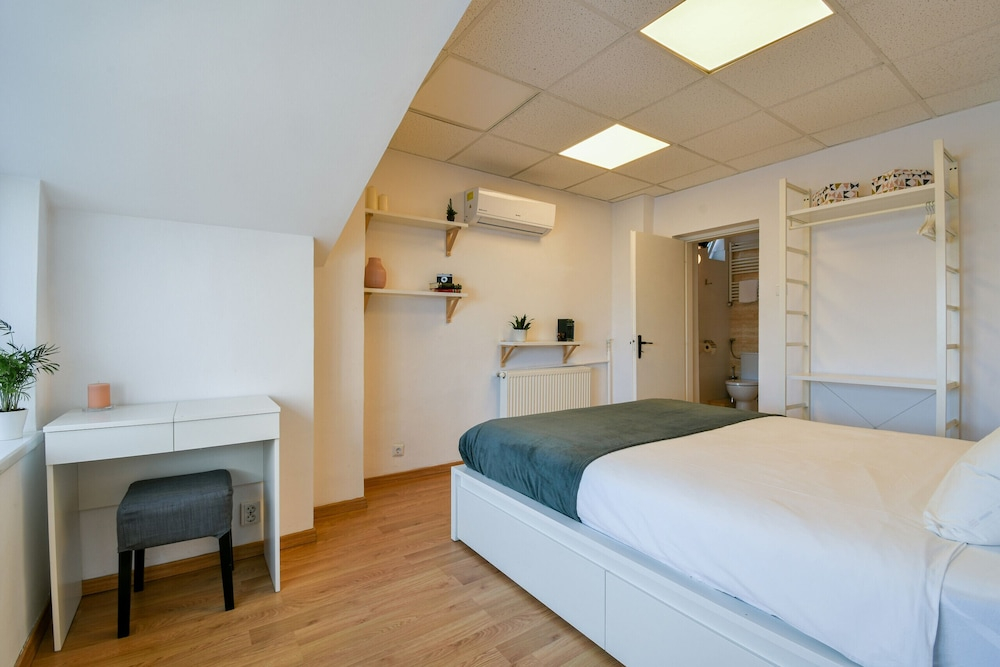 New Unirii Center Apartments by Olala Homes