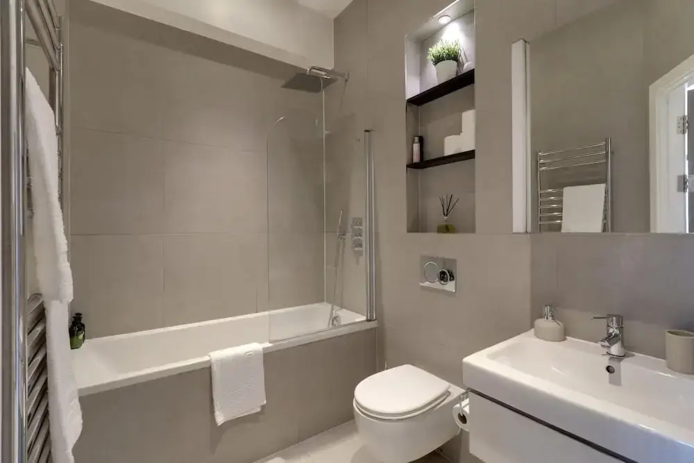 Apartment Sleeps 2 With Free Parking