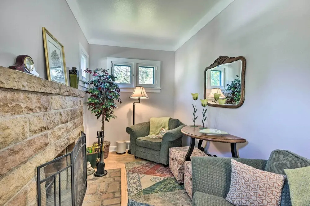 Bright Minneapolis Home: 2 Mi to Minnehaha Falls!