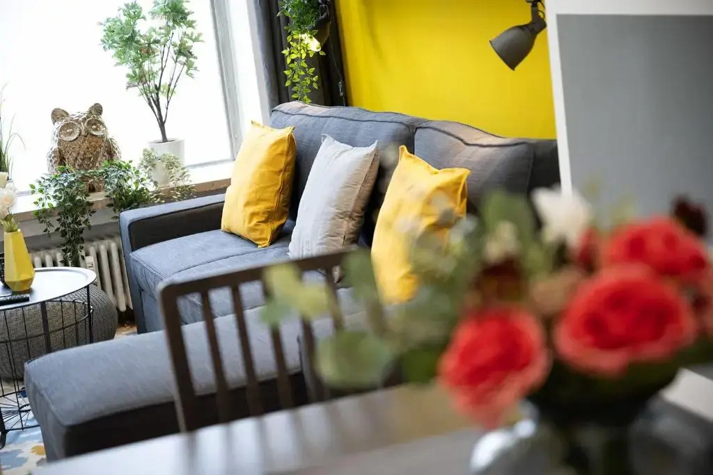Big Central Apartment near Rotkreuzplatz with 3 BR for 12 PAX