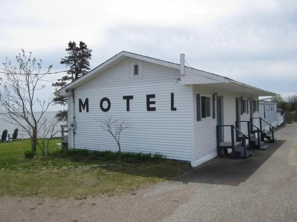 Bay Breeze Motel