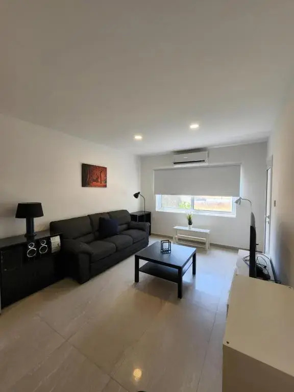 Merab Holidays Apartment Annita Court B14