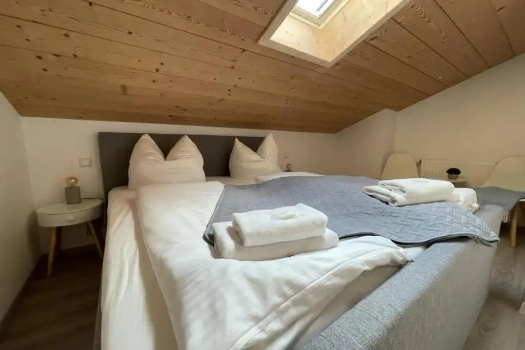 Gemütliche Ferienwohnung im DG am Tegernsee - Bergblick, Ruhe & ganz viel Platz
