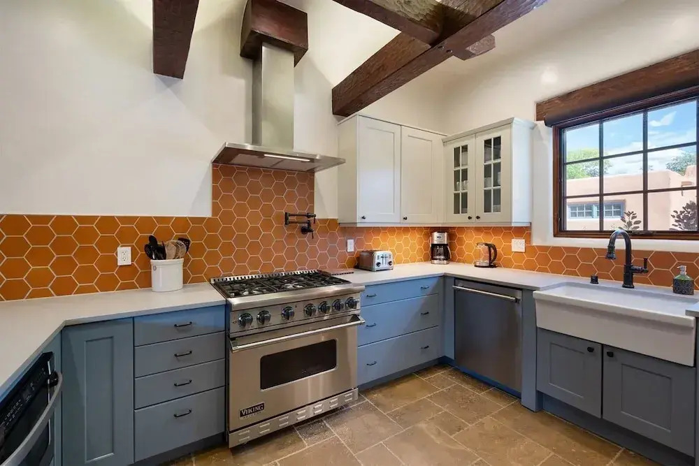 Alameda Escondido - Historic East Side Luxury, Walk Everywhere