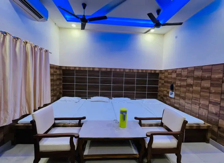 Shri Ram Hotel