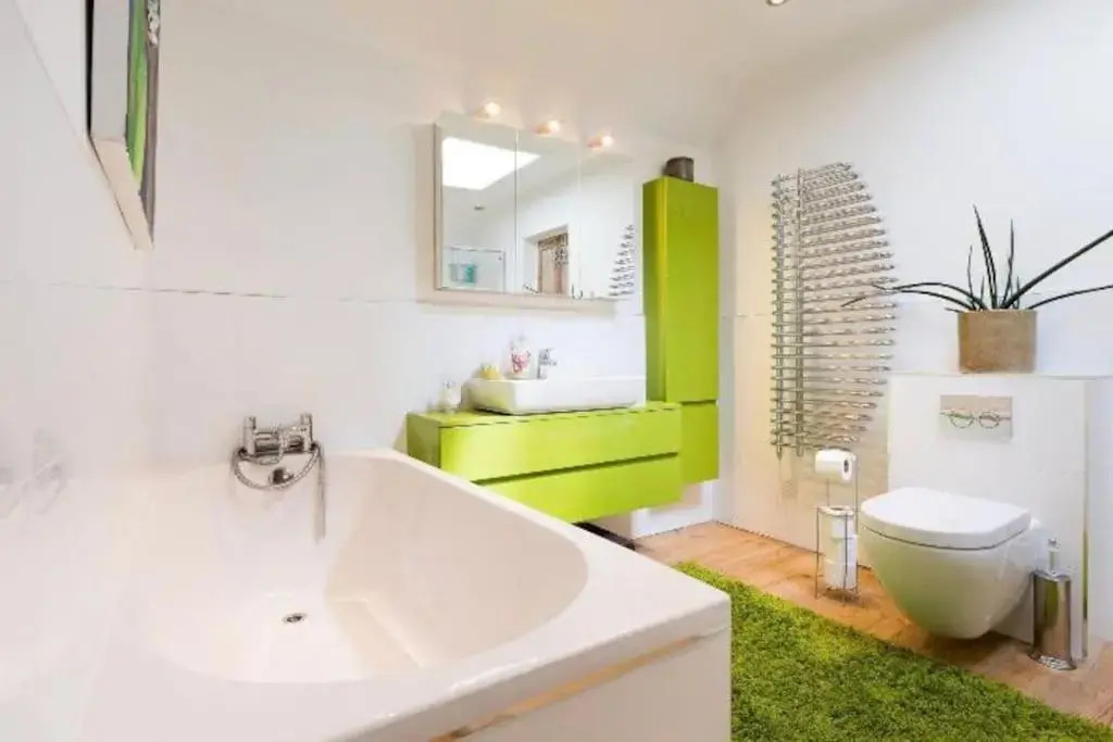 6 bedrooms beautiful home 3 bathrooms, quiet location with garden near Legoland Windsor Heathrow