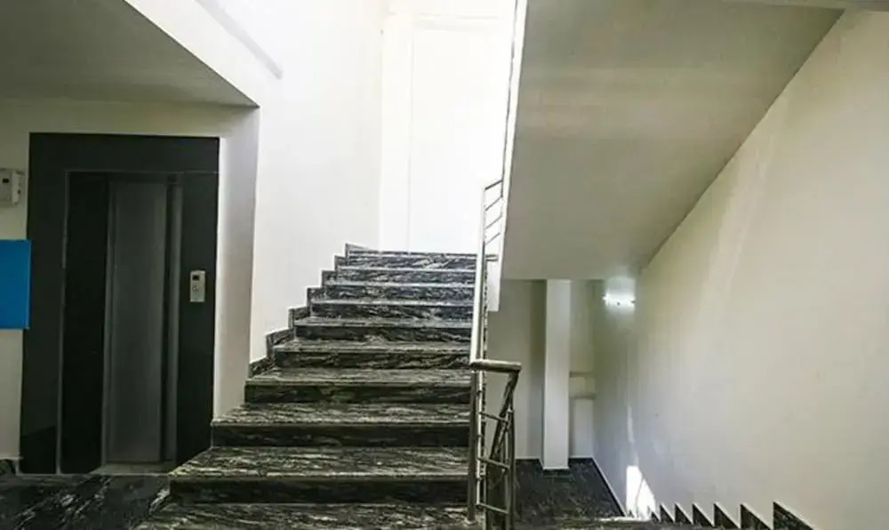 Fabhotel Mona Continental