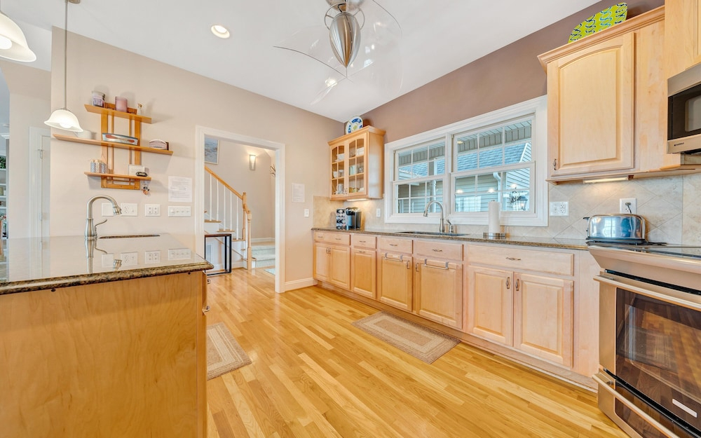 Lake Lookout - Private Home With Lake Views & Game Room
