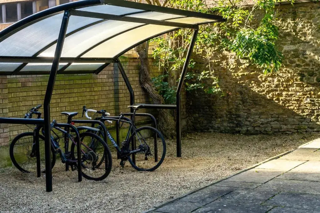 Executive City Centre Apartment with Gated Parking and Stylish Rooms includes Privacy and Space with Luxury Feel plus Courtyard Garden in Amazing Location and Very Highly Rated