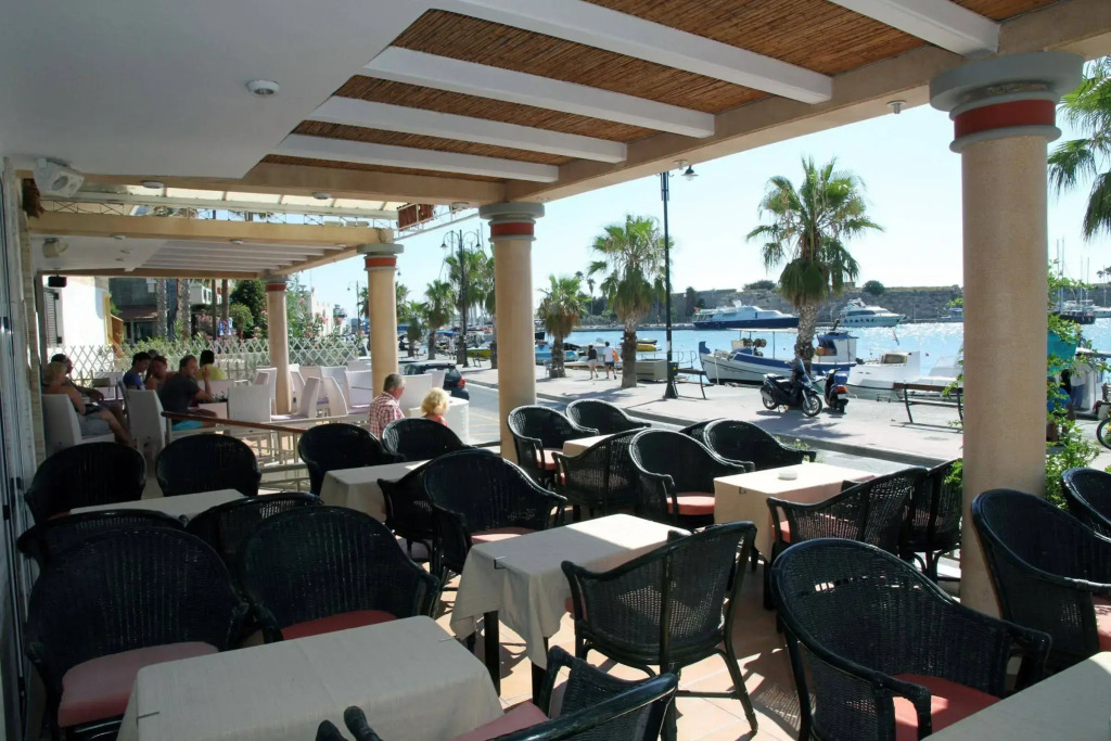 Astron Hotel