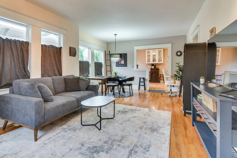 Main Street Retreat! Urban Cottage in Vancouver