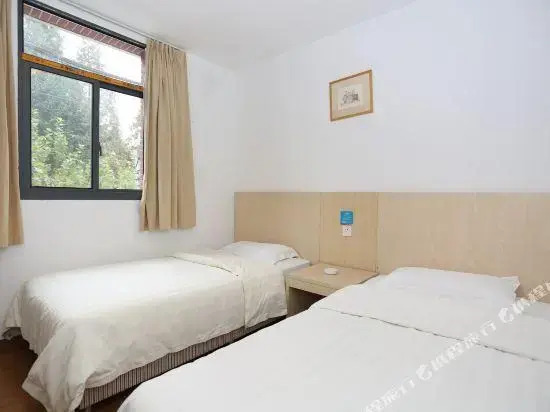 Liangfeng Hostel