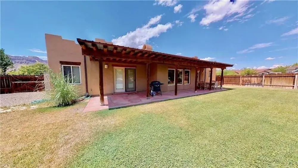 Arena Roja ~ 2279 - 4 Br Home