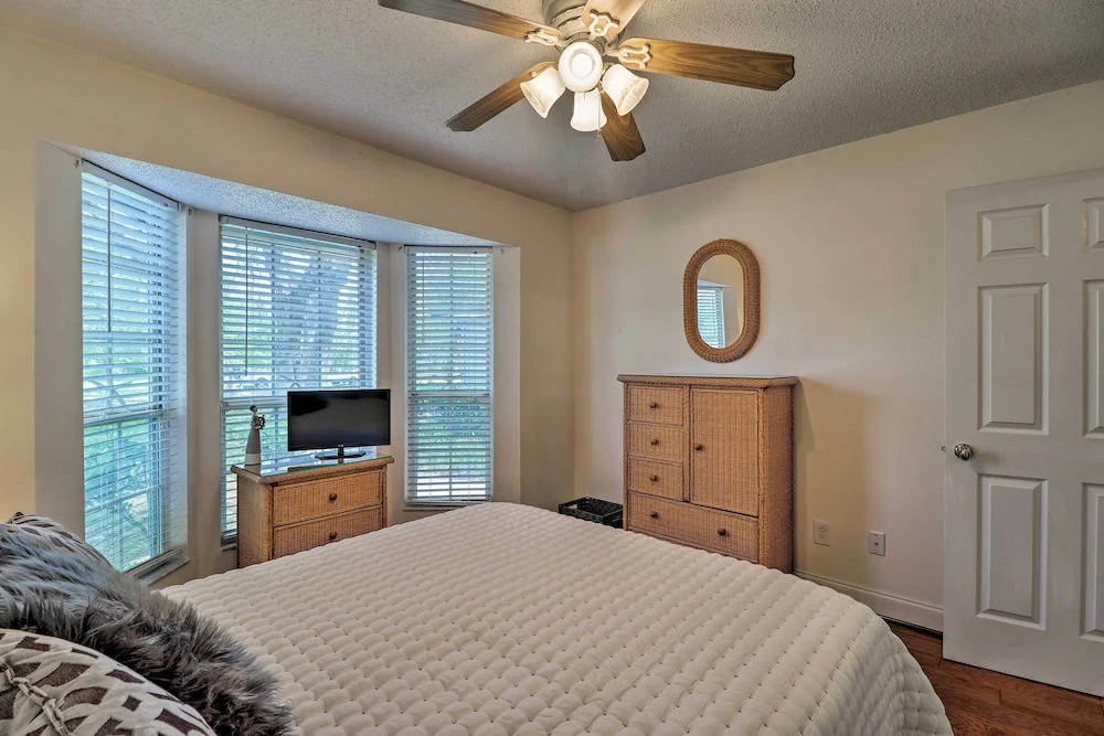 Pet-friendly Amelia Island Home ~ 1 Mi to Beach!