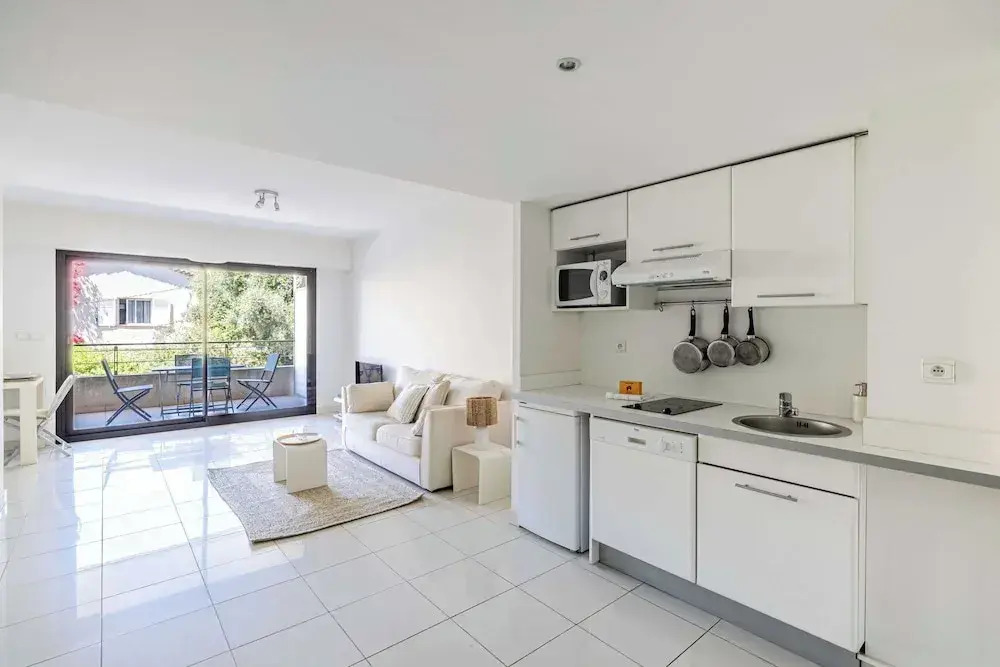Charming 1 Bedroom Flat With Balcony/pool - Cannes