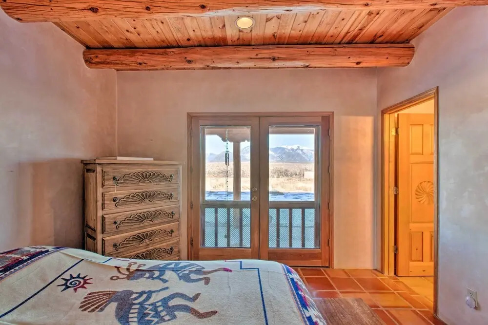 Southwest Home w/ 360-degree Mtn View, Ski Nearby!