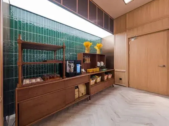 Orange Hotel (Zhengzhou East Railway Station Sports Center Subway Station)