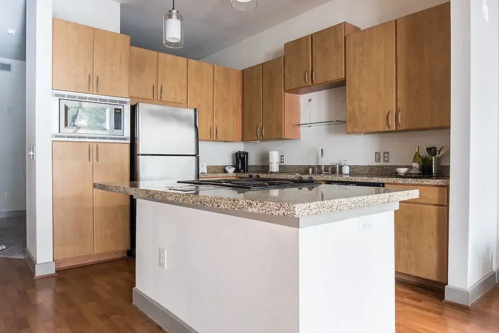 1 BR Apt near Dining Shopping Nightlife by Frontdesk