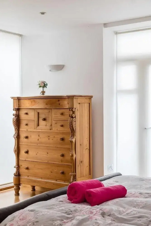 Specious Family Kensington 5-bed House, Sleeps 10