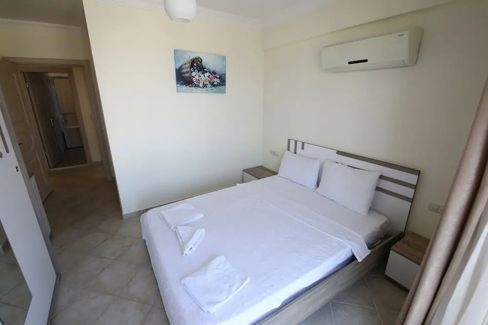 1 Bedroom Apartment Lake View 3 by Likya Global