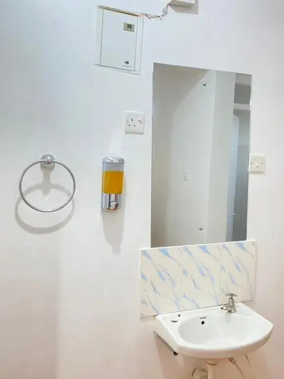 Modern 2-Bedroom Apartment in Kasarani, Nairobi with Wi-Fi, Netflix and a Free Parking spot.