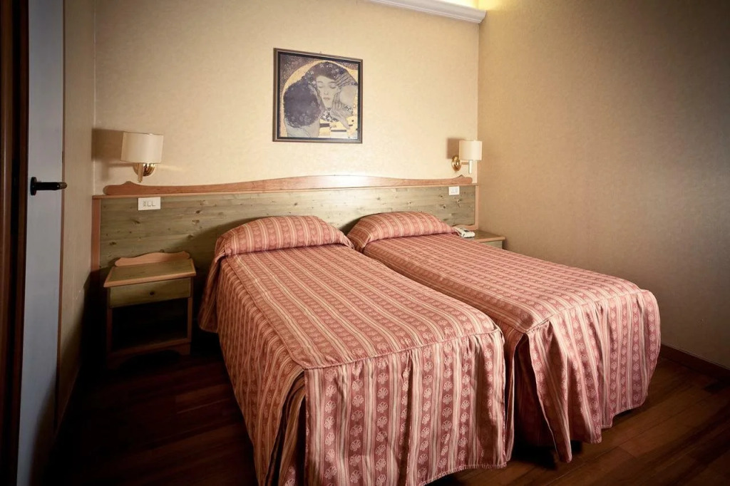 Phi Hotel Ambra