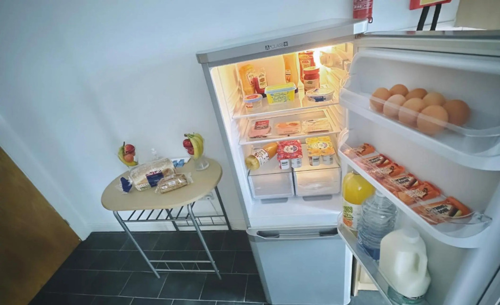 Unique view of Anfield stadium - Charming 2 bedroom apartment in Liverpool with parking