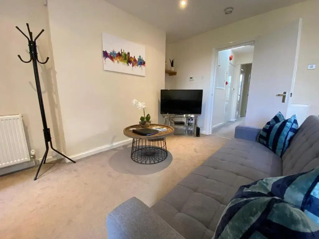 City Centre Location - Over Looking Parkers Piece! Private Entrance