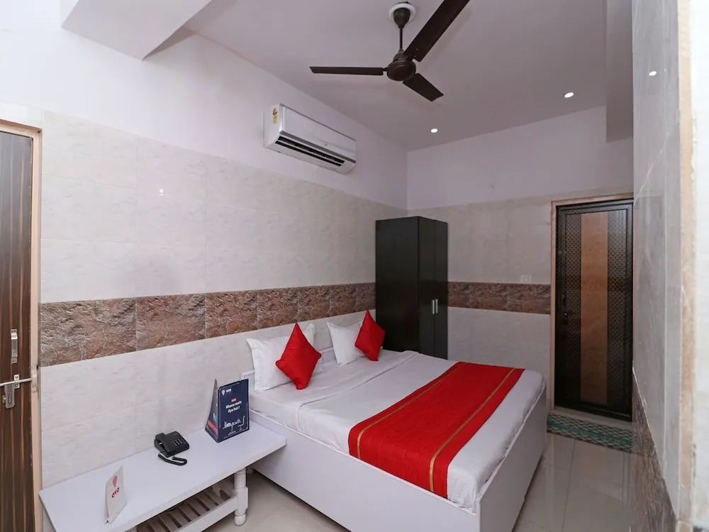 Oyo 12911 New Capital Inn