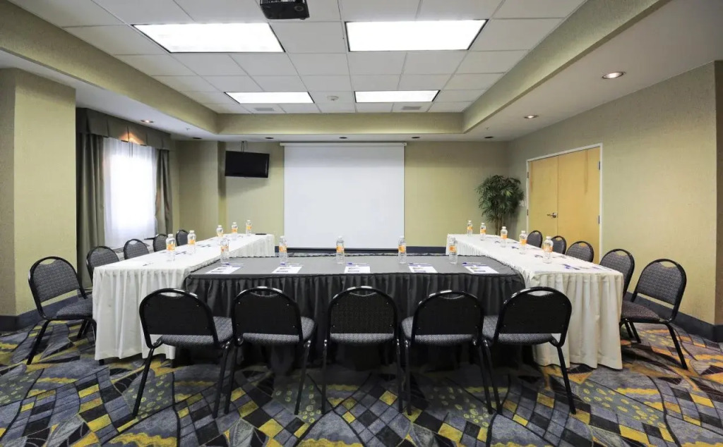 Holiday Inn Express & Suites Toluca Zona Aeropuerto by IHG