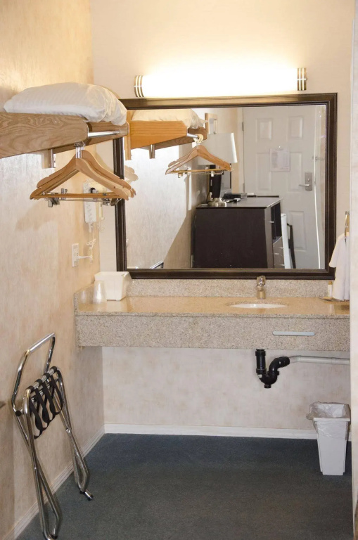 Econo Lodge Inn & Suites Kamloops