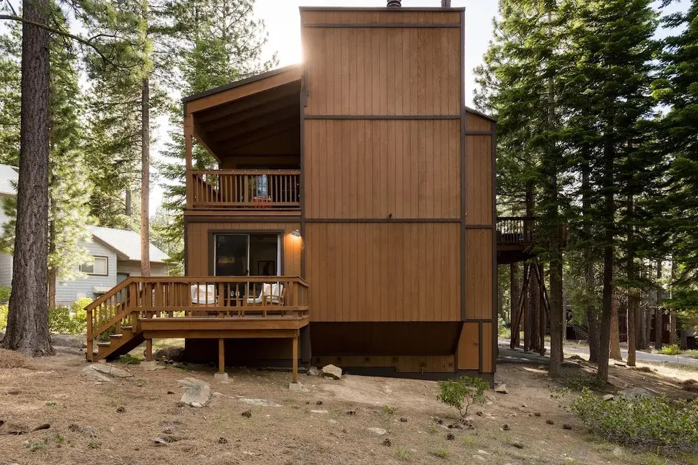 Wolfe by AvantStay | Near Lake Tahoe, w/ Hot Tub, Fireplace, 2 Private Decks!