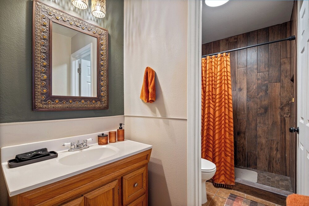 1 Mi to Fool Hollow Lake: Wooded Retreat w/ Deck!