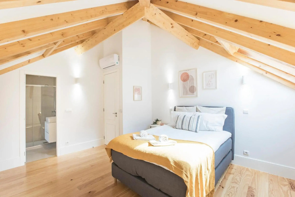 Bright 3BR Flat w/ AC in City Center by LovelyStay