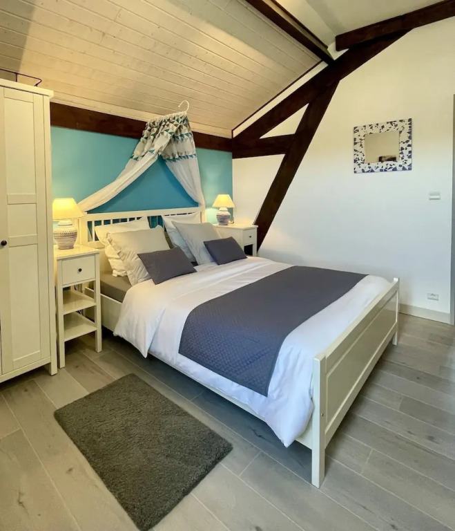 LOustaloise - Chambres et table dhôtes prés de Béziers- Alex est cuisinier de métier- Piscine avec transats et parasols terrasse parking privé et garage à vélos motos- Labellisée Accueil vélo et Vignoble et découverte