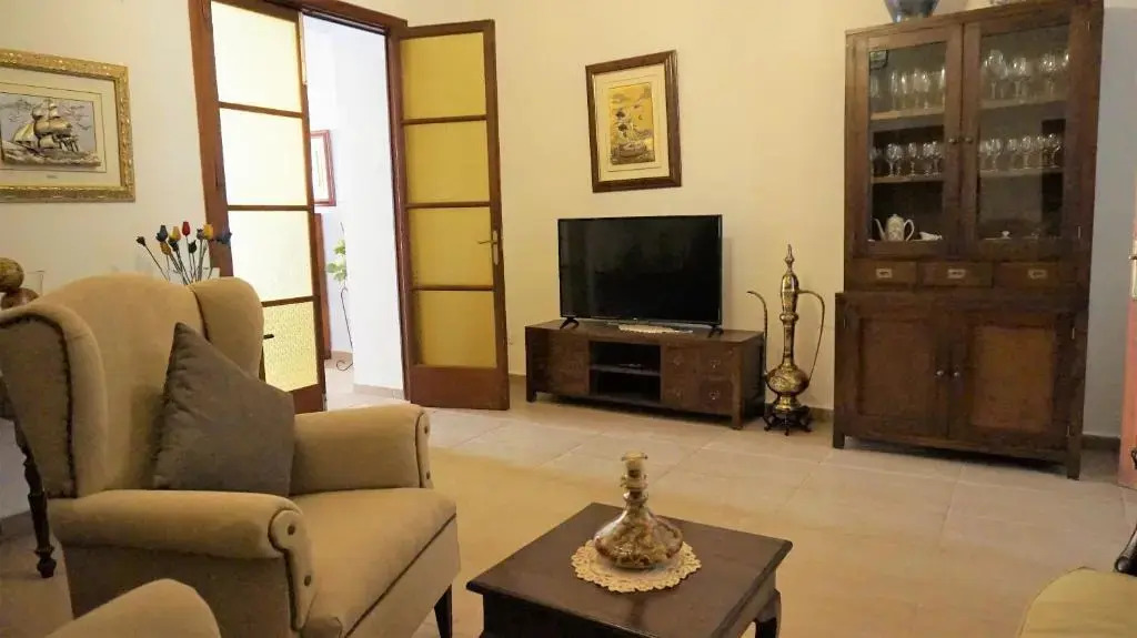 Born 23 - House with Pool in the Centre of Lluchmayor. Free Wifi