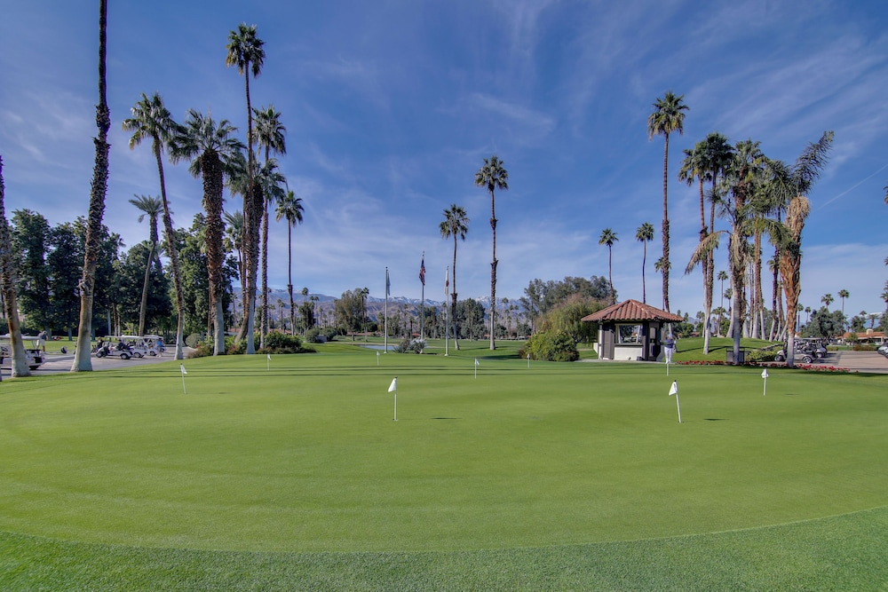 Golf Resort Getaway w/ Pool Access in Palm Desert