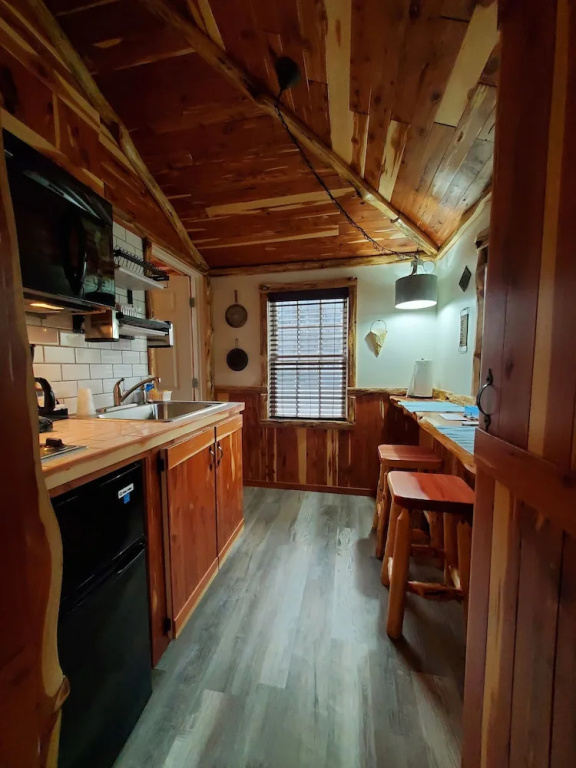 Log Cabin Inn