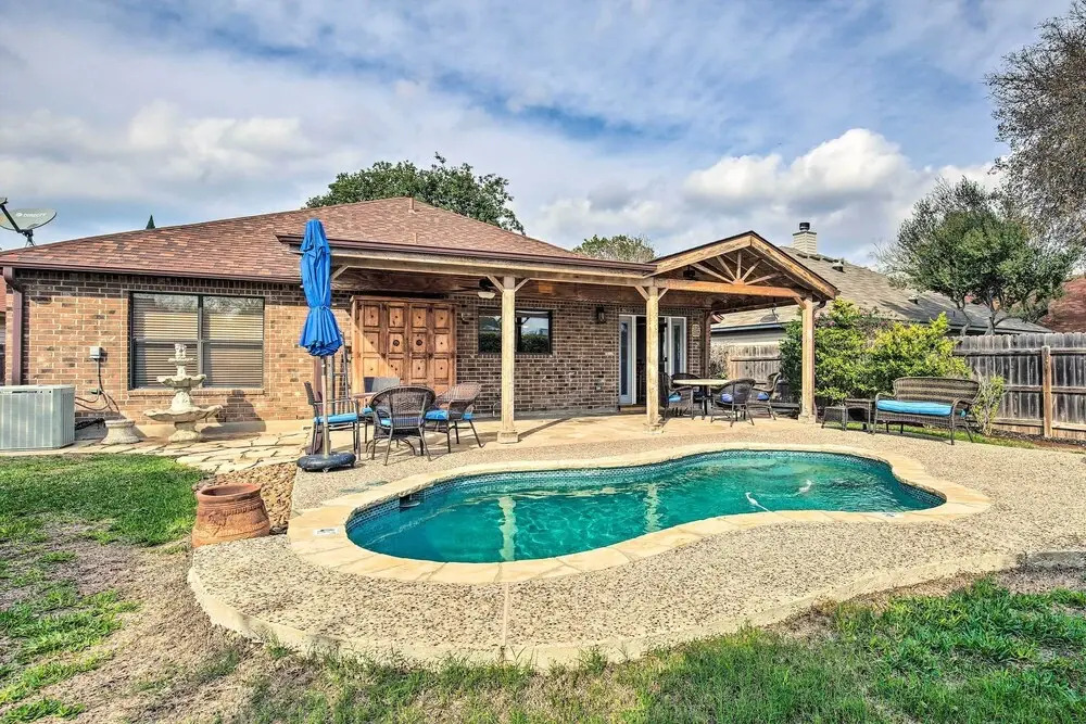 San Antonio Getaway ~ 18 Mi to Dtwn + Pool!