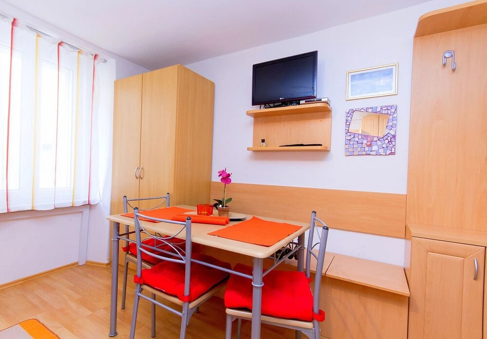 La Vela Guest House AK