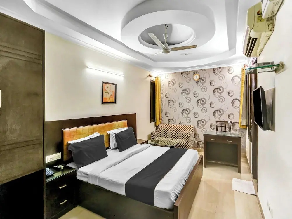 Signature Plaza By MERRIMENT