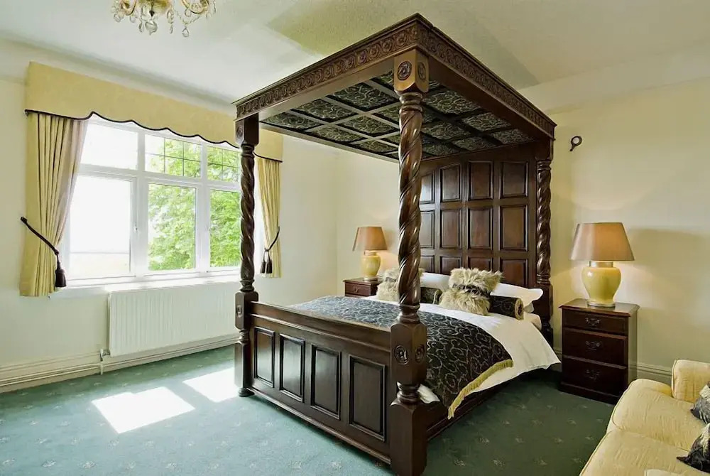 Ashleigh House