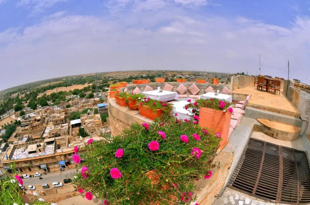 Deepak Hotel & Restaurant