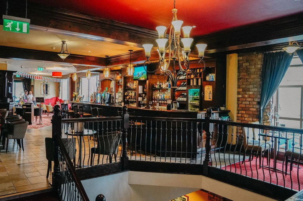 Dillon’s Hotel