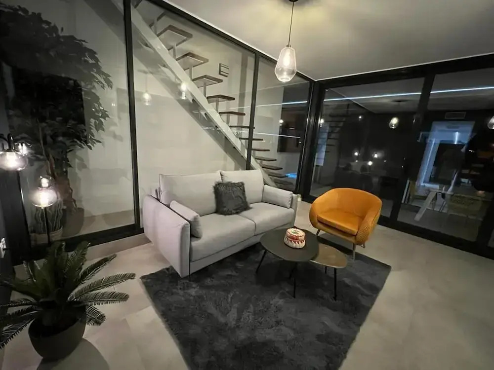 Outstanding 2 bed Apartment With Rooftop sea Views
